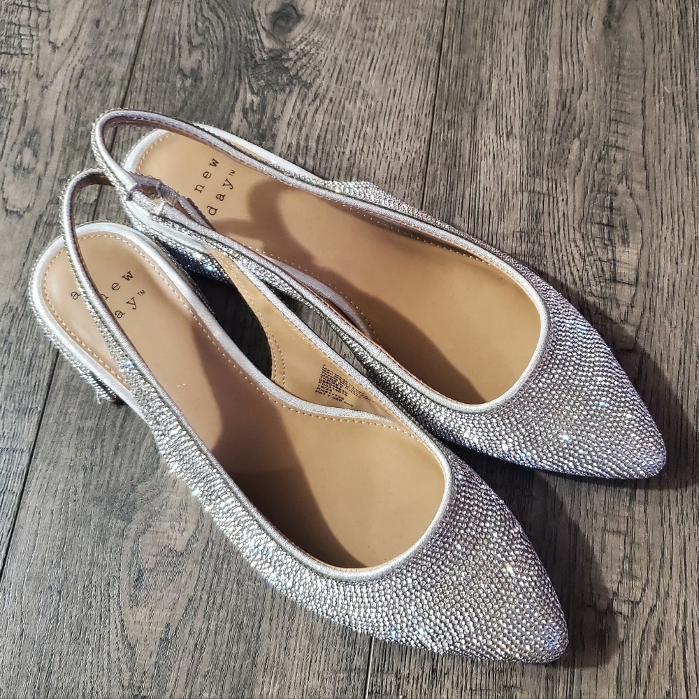 NEW - without tag/box. A new day Silver Pointed Toe Slingback Heels